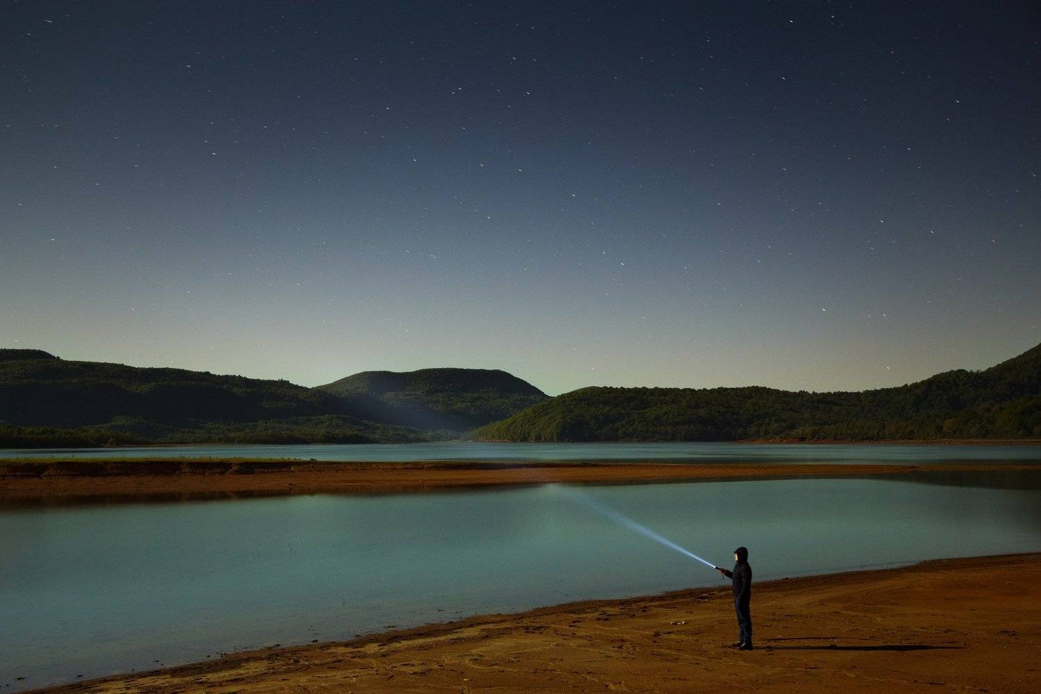 В поисках галактики. Автор: Mindia Charkseliani , Mindia Charkseliani