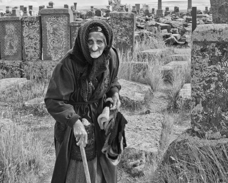 портрет, человек, женщина, люди, лицо, эмоция, старость, памятник, кладбище, некрополь, путешествие, снг, закавказье, армения, норадус, норатус На старом кладбищеphoto preview