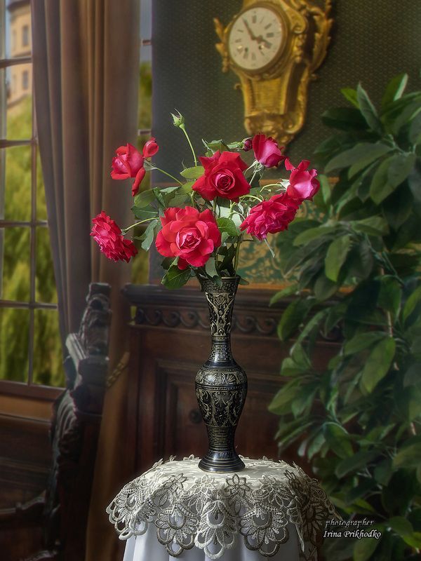 натюрморт, цветы, букеты, розы, интерьер Букет красных роз в интерьереphoto preview