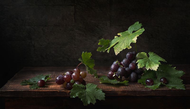 Три кисти виноградаphoto preview