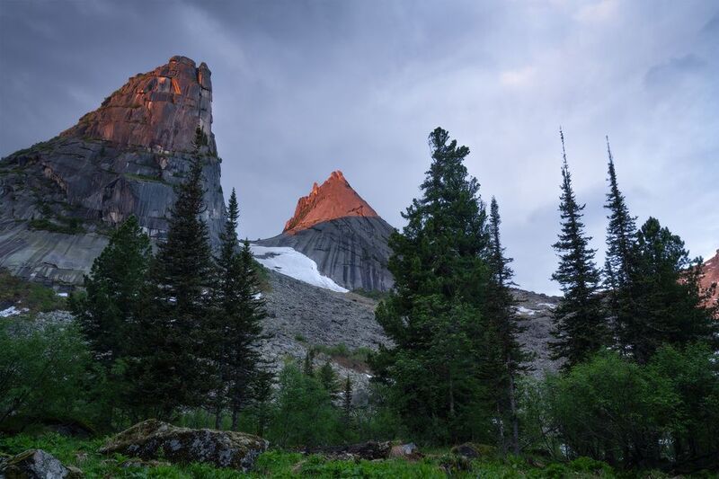 Два брата встречают рассветphoto preview