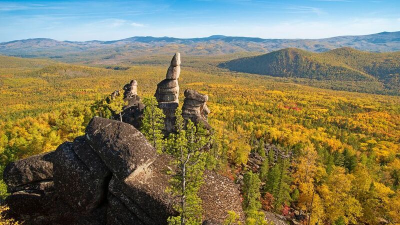 кутурчинское, белогорье, горы, саяны, утро,  скалы, осень, буратинка Скальная гряда Буратинкаphoto preview