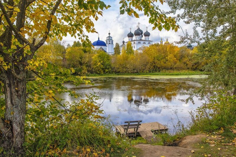 Киров, Трифонов монастырь, Ежовское озеро, осень На озереphoto preview