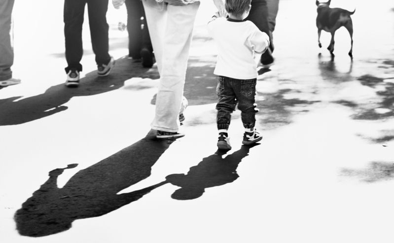 чб фото, городские картинки, город и дети , уличное фото, тени, black and vwhite photos, b&w photos, street photos, shadows, street photography, city pictures, children and the city Про тениphoto preview