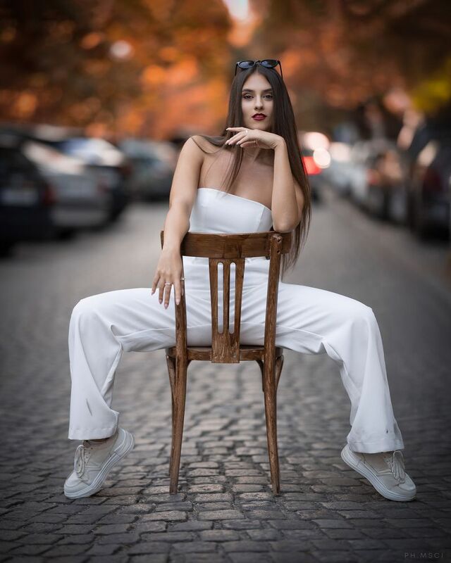 девушка, портрет Девушкаphoto preview