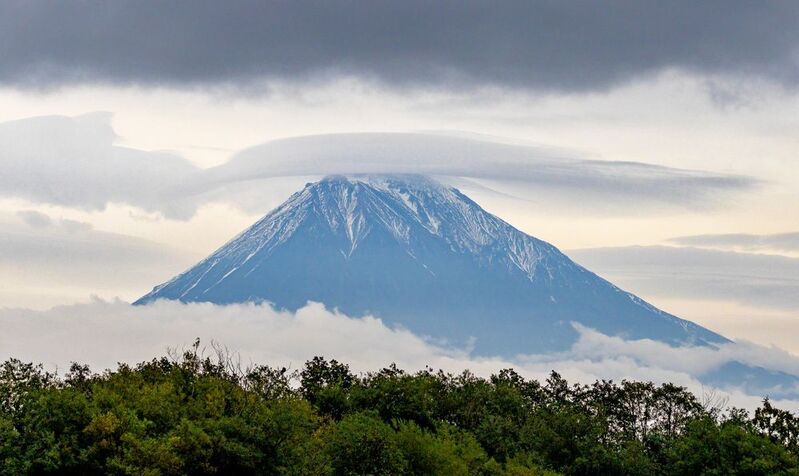 камчатка, корякская сопка, вулкан, корякский вулкан, путешествие, облака, природа Корякская сопкаphoto preview