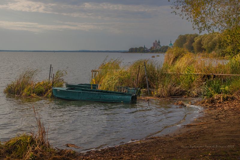 ростров великий, озеро неро, лодки, берег, озеро Озеро Неро.Осеньphoto preview