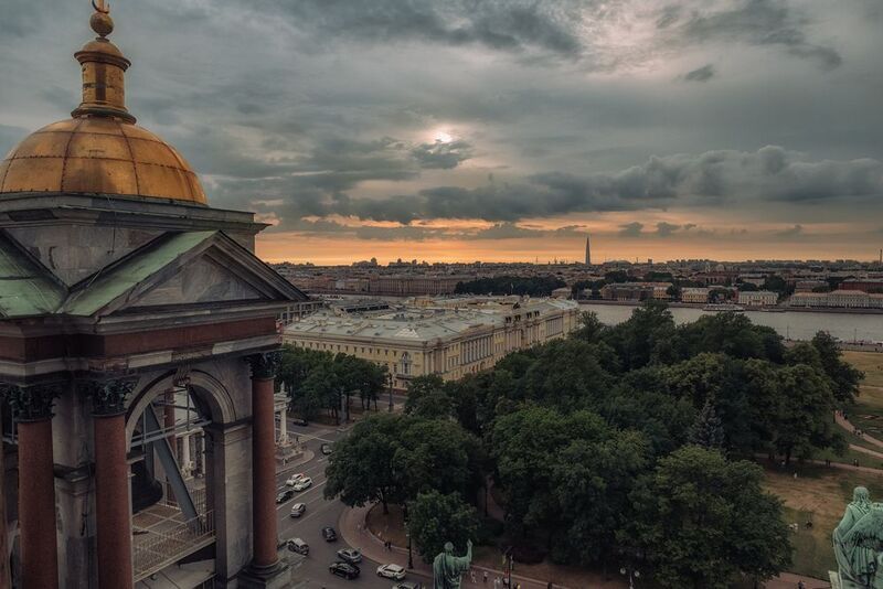 Исаакиевский собо закат Закат с коллонады Исаакиевского собора фото превью