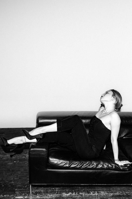 Вспышка в лобphoto preview