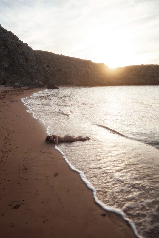 #artphotography #nudeart #sensualphotography #blackandwhitephoto #fineartnude #naturalbeauty #moodyportrait #bwportrait #softlight Tonikaphoto preview