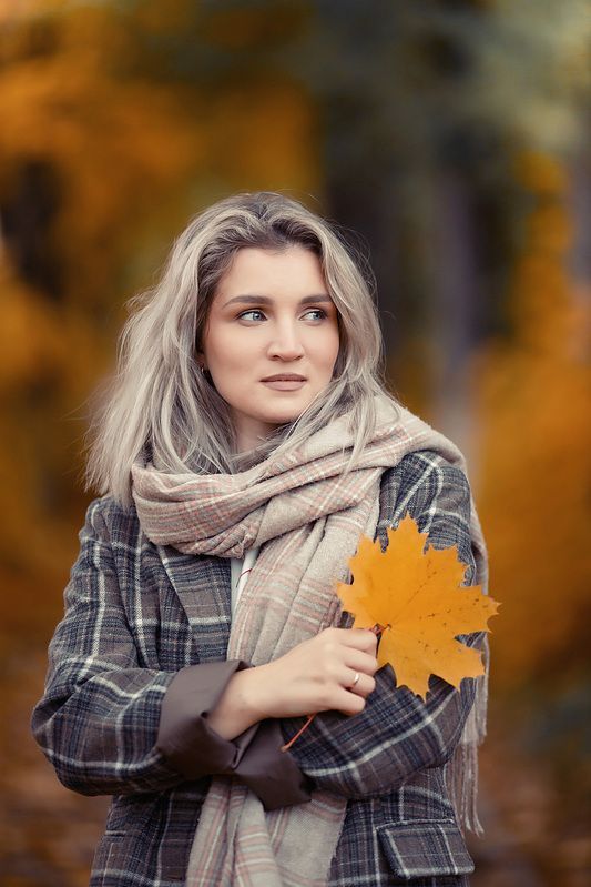 На ковре из жёлтых листьев...photo preview