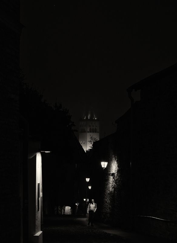 Случайный прохожий фото превью