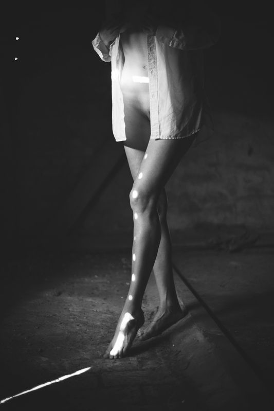 nudeart, fineart , woman , light , dark , bodytalk  between Dark and light photo preview