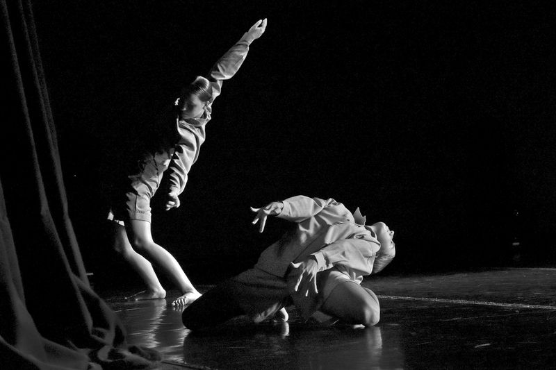 танец, девушка, пластика, чб, апатиты Гравитация. 2025 фото превью