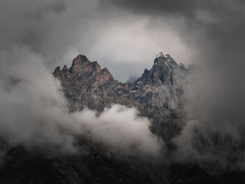 Безымянные пики в туманеphoto preview