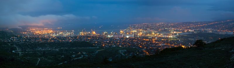 Город у моряphoto preview