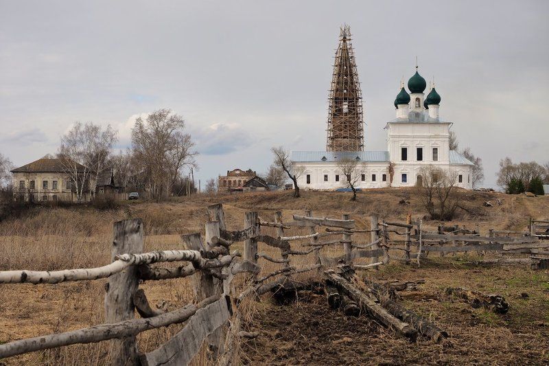 село осенево , река лахость, ярославский район, весна, храм Пара сельских квадратов апрельских.photo preview