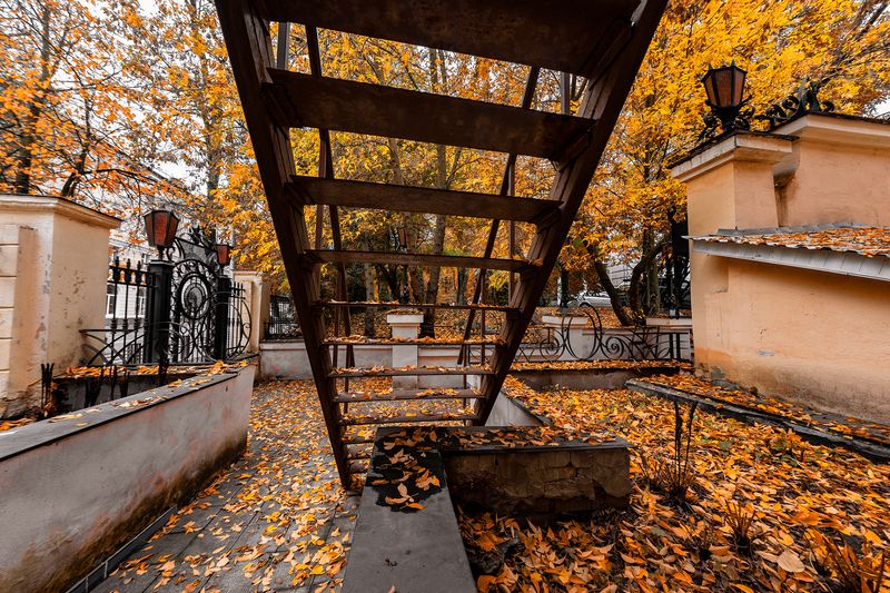 Осенний дворик фото превью