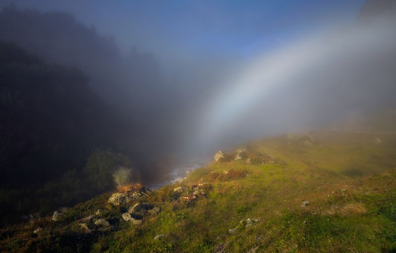 затерялась радуга в туманеphoto preview