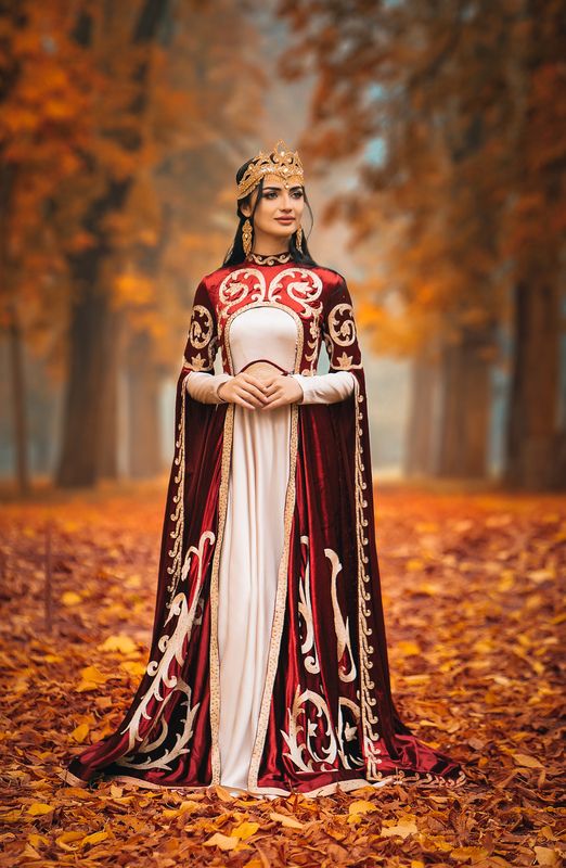 Шахерезаде в осеним лесуphoto preview