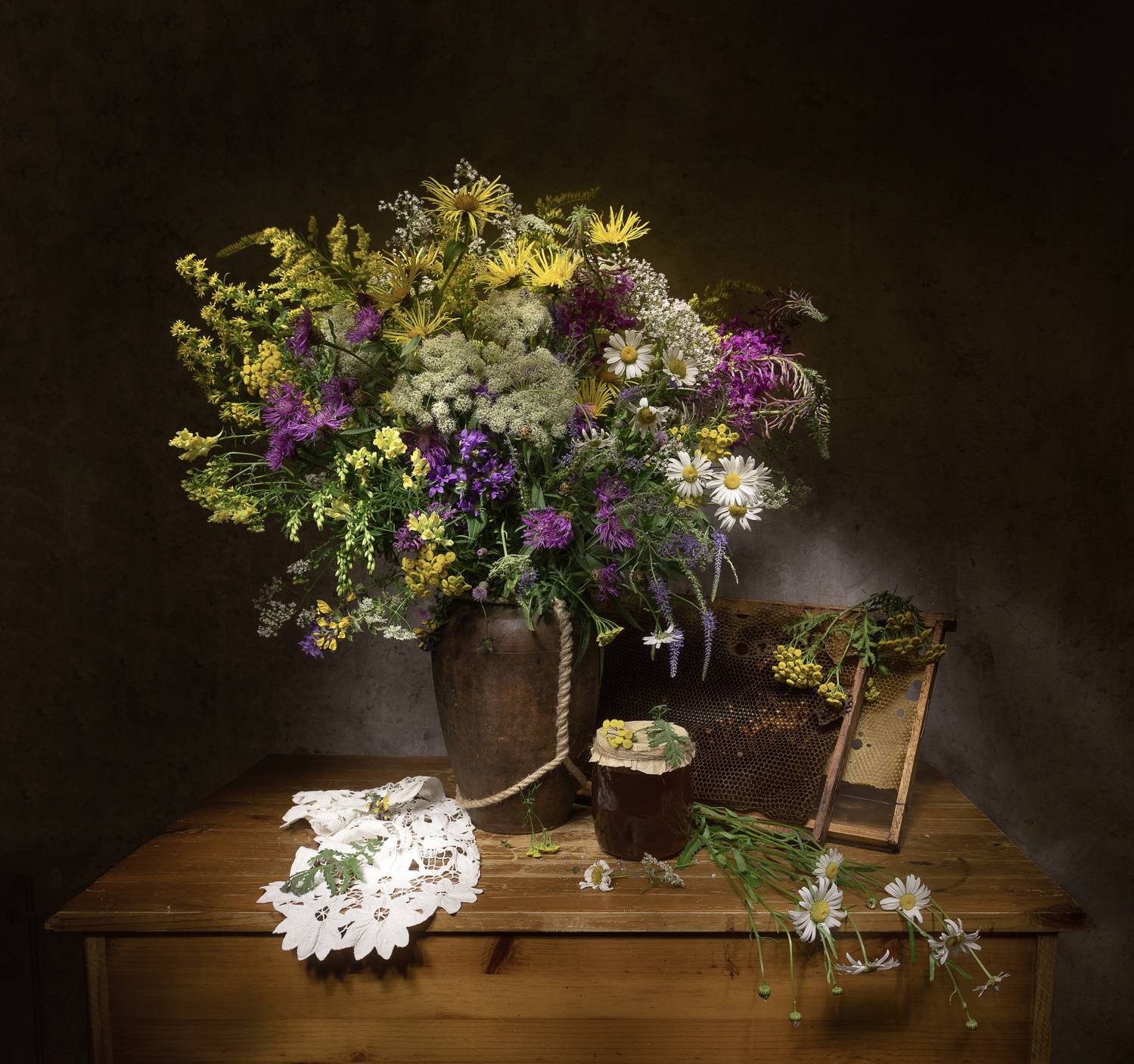 Совсем недавно было лето.... Автор: Татьяна Феденкова натюрморт, лето, полевые цветы, мед, соты, Татьяна Феденкова