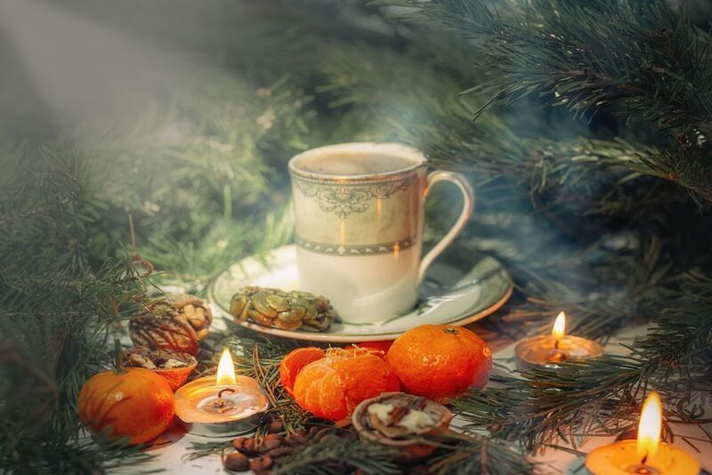 кофе ёлка новый год мандарины орехи свечи photo preview