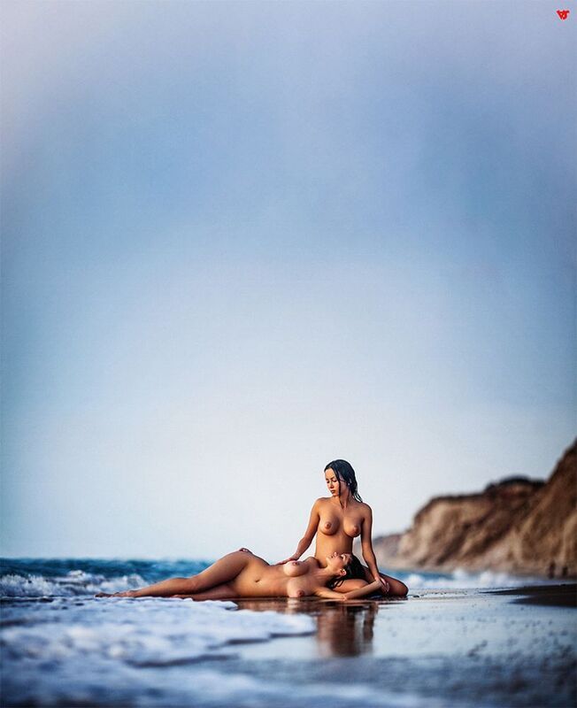 двое на море photo preview