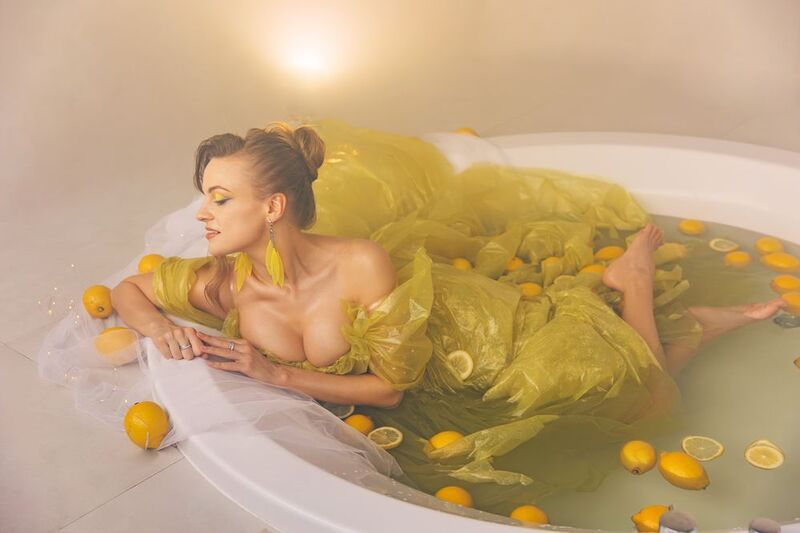 lemon spa woman yellow Lemon spaphoto preview
