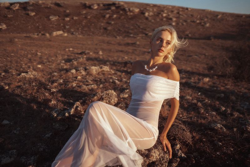 #artphotography #blackandwhitephoto  #naturalbeauty #moodyportrait #softlight Katyaphoto preview