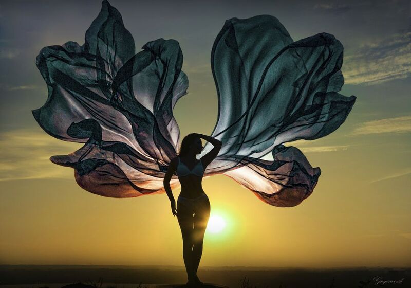 девушка. . красота. закат  женская фигура На закатеphoto preview