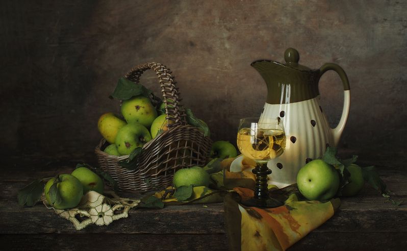 Нежданная гостья. Прилетела, угощается.)))photo preview