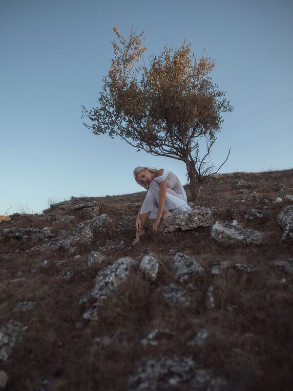 #artphotography #blackandwhitephoto  #naturalbeauty #moodyportrait #softlight Katyaphoto preview