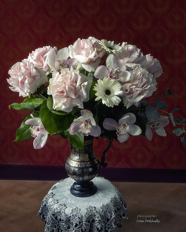 натюрморт, цветы, букеты, розы, орхидеи Букет из орхидей и французских розphoto preview