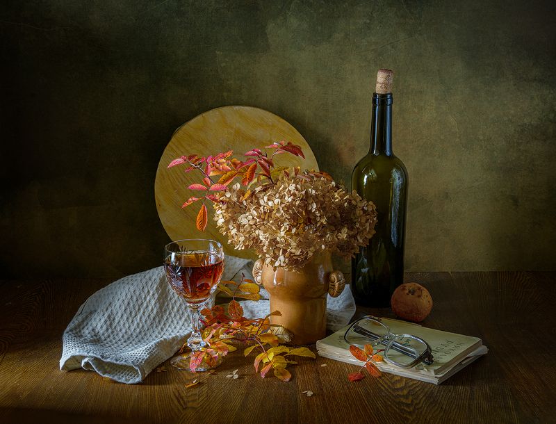 бутылка, фужер, вино, книга, очки, осенние листья, ваза photo preview