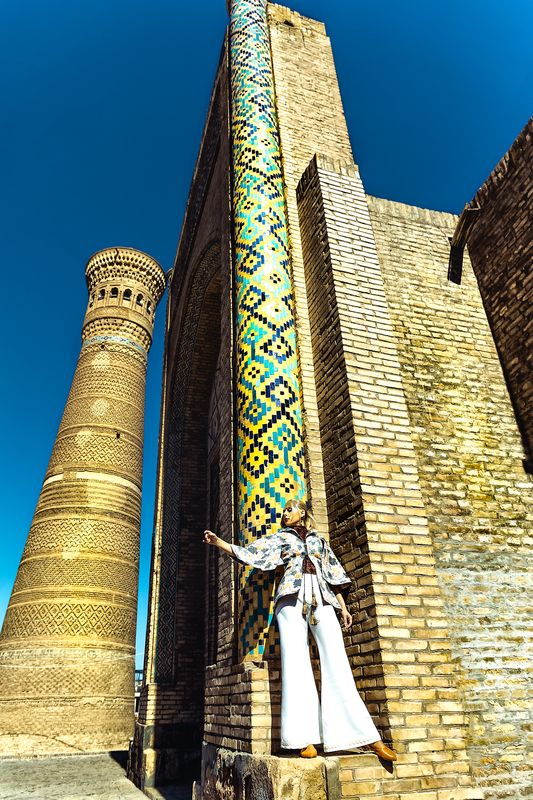 woman, portrait, fashion, beauty, outdoors Golden Bukharaphoto preview