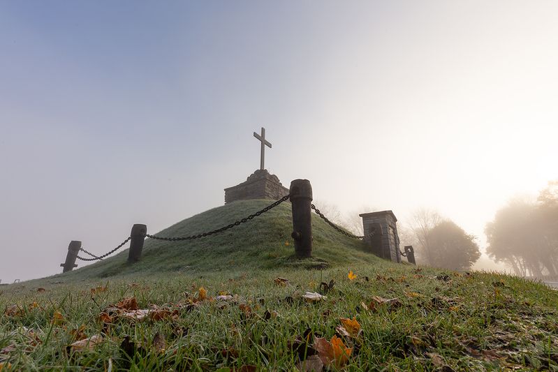 нарва, крест, 1700, воинское, кладбище, осень, октябрь В память о 1700-м и других годах. Репортаж. фото превью
