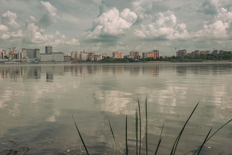 Новосибирск Обь река речной вокзал утки Новосибирск. Вид с левого берега фото превью