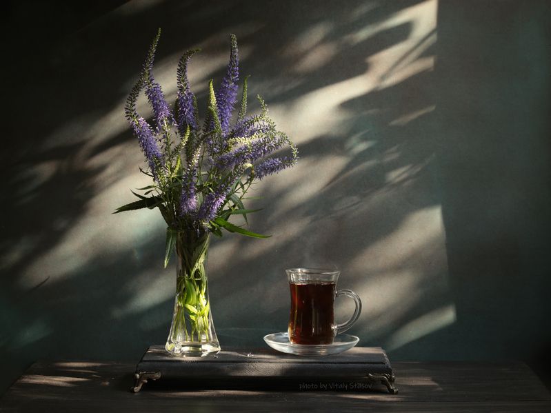 цветы, чай, натюрморт, напиток, аромат, вкусно, flowers, still life, drink, aroma, delicious, bouquet , flowers Чашка чая и цветы..photo preview