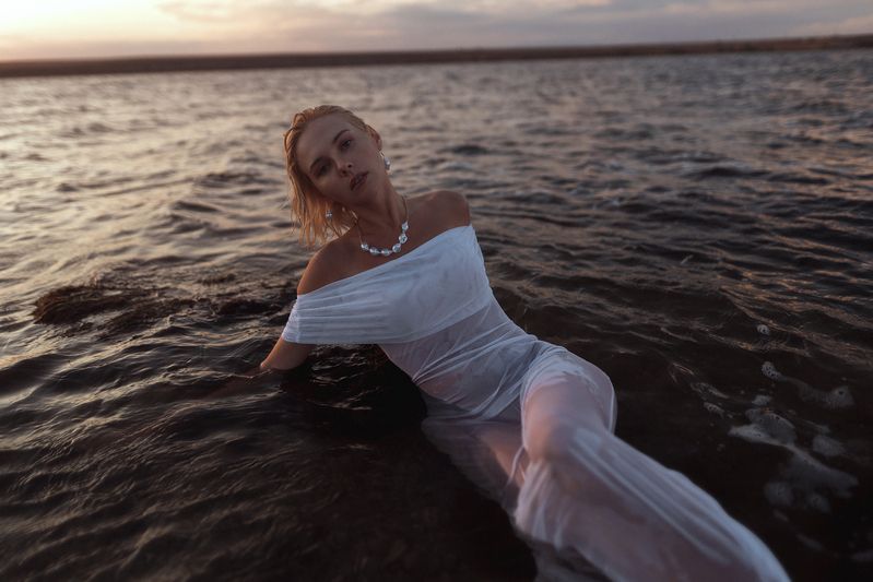 #artphotography #blackandwhitephoto  #naturalbeauty #moodyportrait #softlight Katyaphoto preview