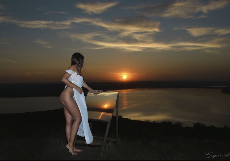 девушка. портрет. красота.закат бедро Художницаphoto preview