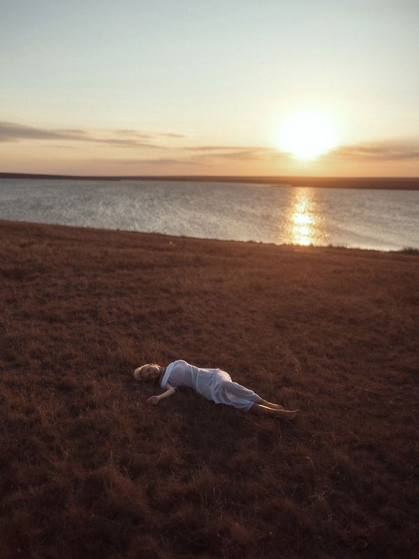 #artphotography #blackandwhitephoto  #naturalbeauty #moodyportrait #softlight Katyaphoto preview