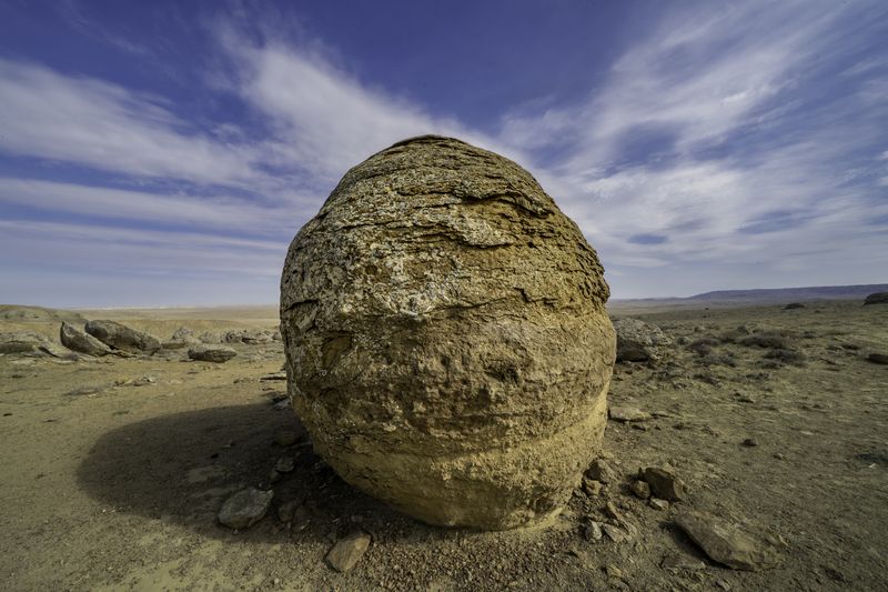 казахстан, полуостров мангышлак, мангыстау, актау, урочище торыш, долина шаров Каменный шарphoto preview