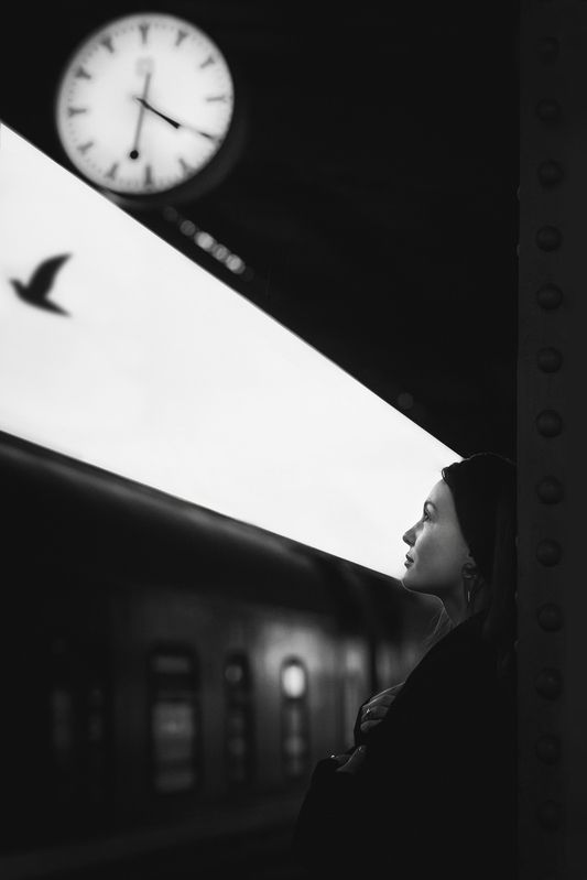 девушка, вокзал, настроение, городской стиль, образ жизни Проводыphoto preview