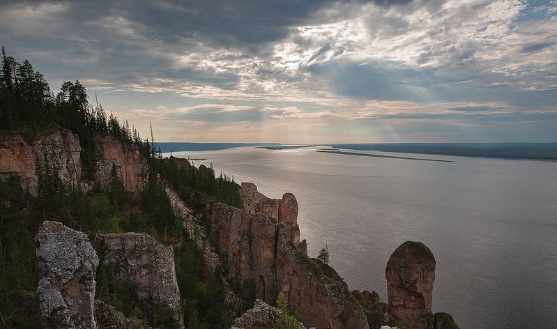 якутия, река лена, ленские столбы. Течет река Лена.photo preview