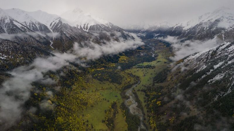 долина реки аксаут Дорога в горыphoto preview