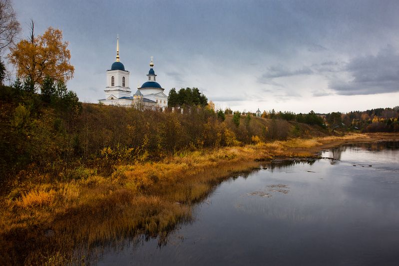 храм, церковь, хмельники, река Спасо-Преображенский храм в деревне Хмельники фото превью