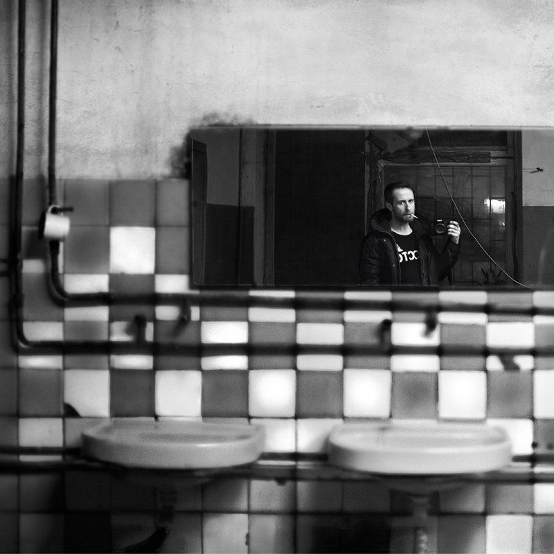 toilet selfiephoto preview