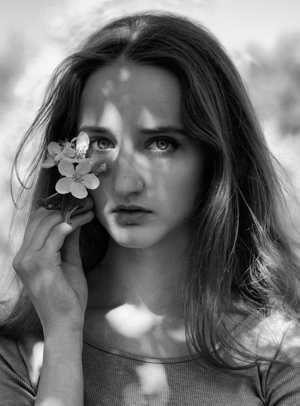 портрет, девушка, весна, цветы, чб,  portrait, girl, bw, blossom, spring Sunshine and Blossomphoto preview