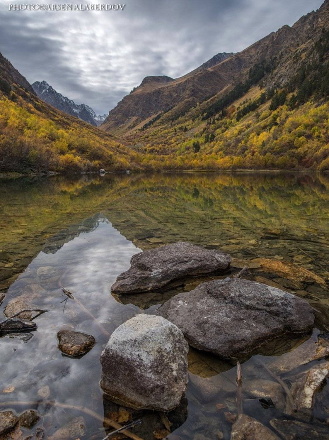 бадукские озёра, вода, горное озеро, горы, камни, карачаево-черкесия, озеро, осень, отражение, северный кавказ, средний формат, Арсен Алабердов
