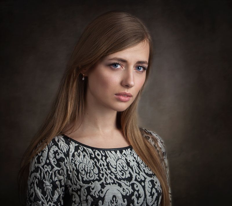 портрет девушки, студия, импульсный свет Оляphoto preview